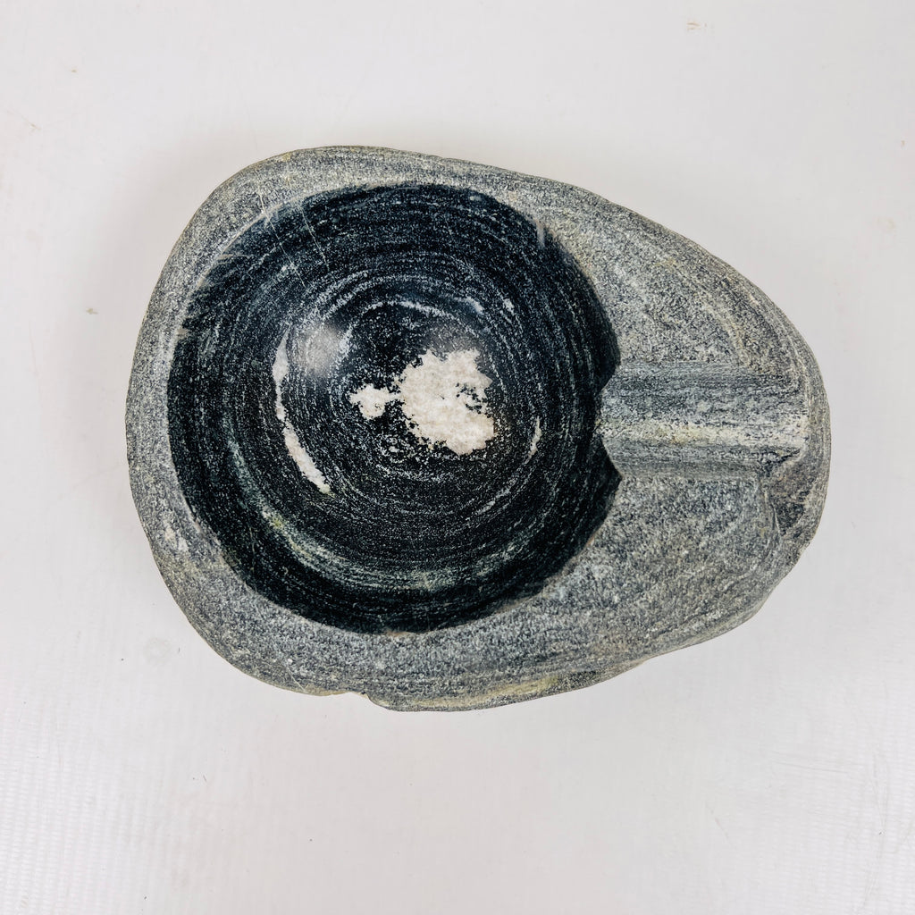 River Stone White Spot Ash Tray