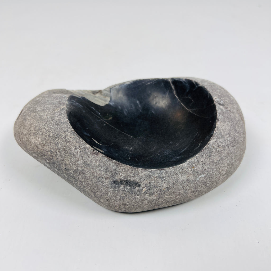 River Stone Deep Black Lined Ash Tray