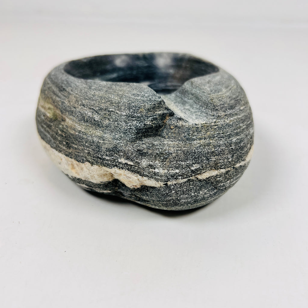 River Stone White Spot Ash Tray