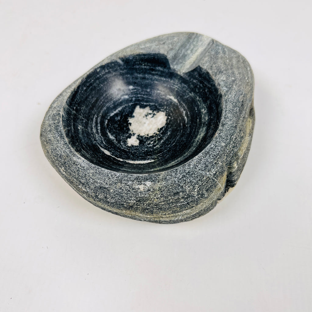 River Stone White Spot Ash Tray