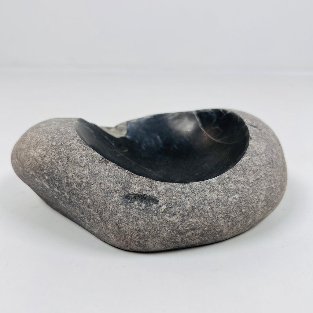 River Stone Deep Black Lined Ash Tray