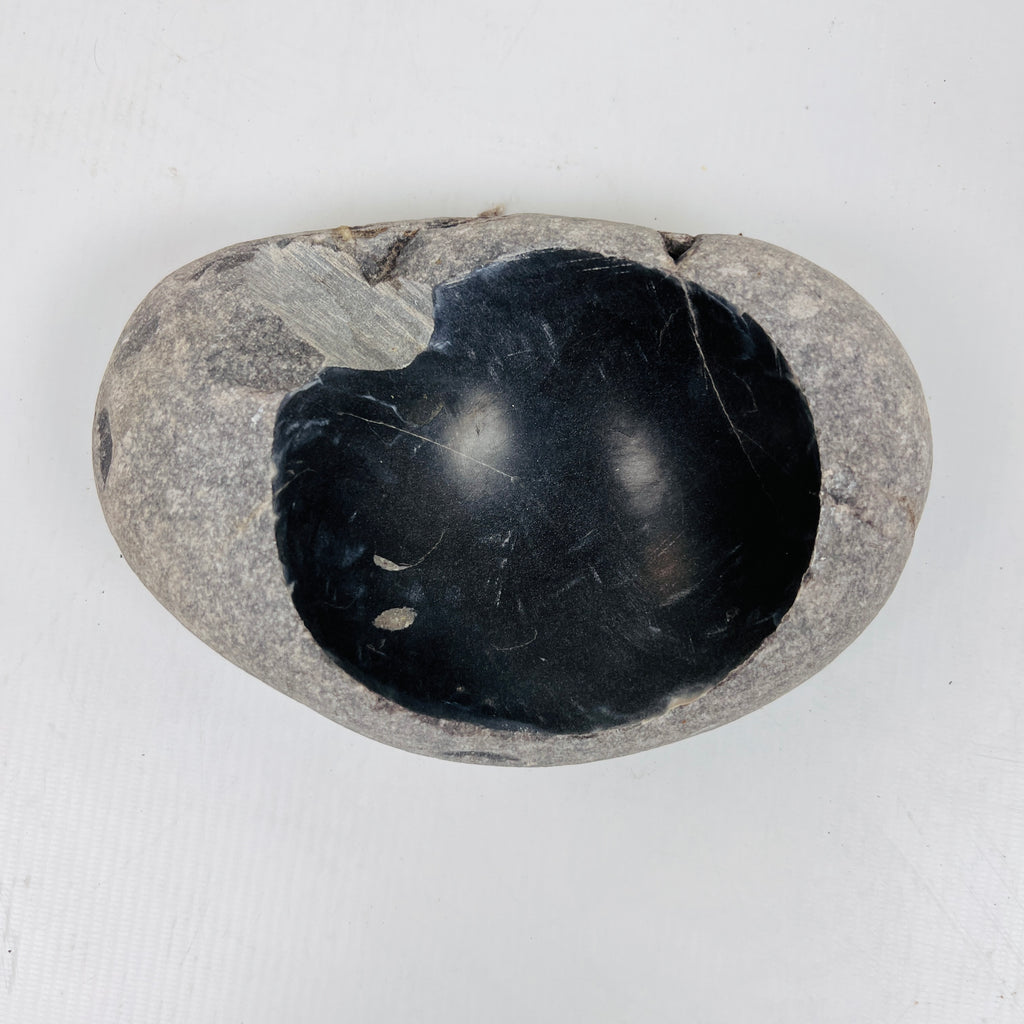 River Stone Deep Black Lined Ash Tray