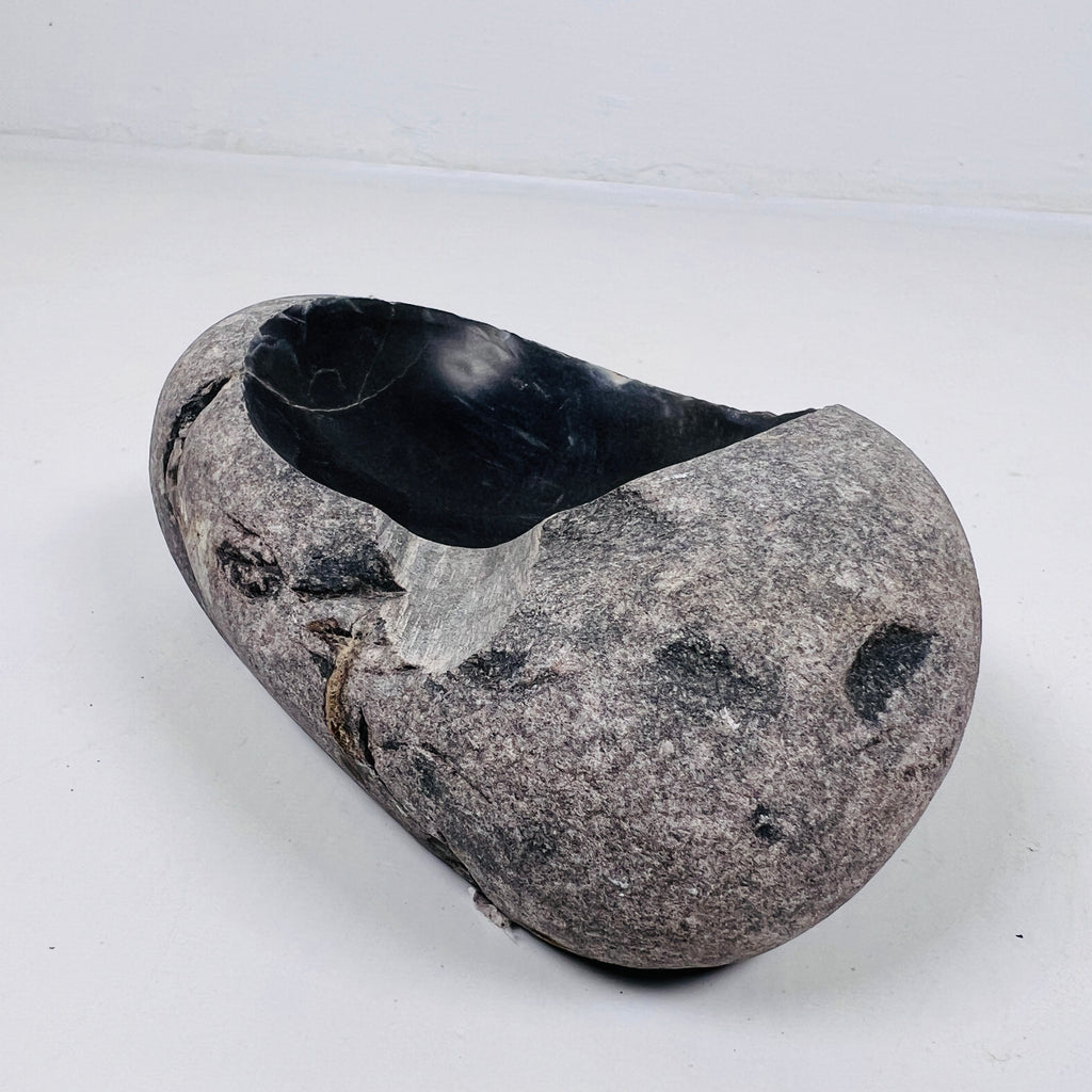 River Stone Deep Black Lined Ash Tray