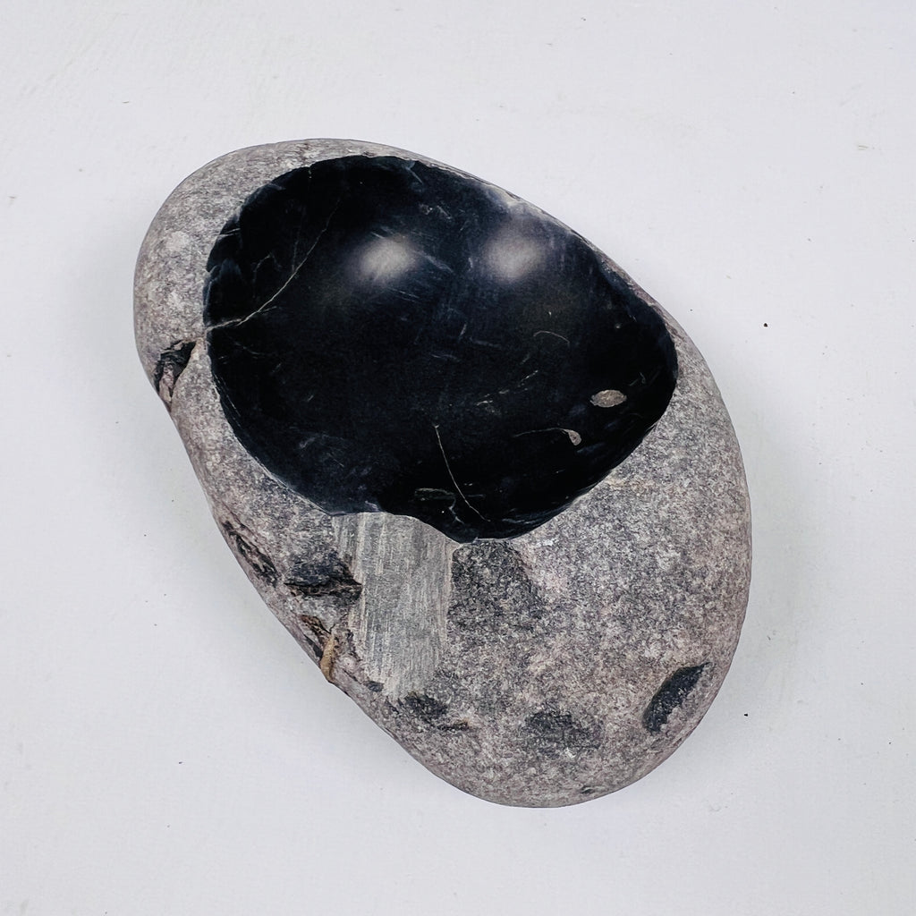 River Stone Deep Black Lined Ash Tray