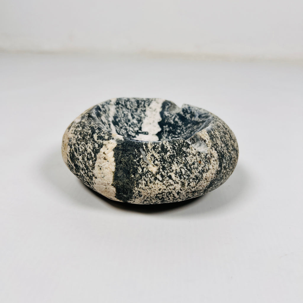 River Stone White Stroke Ash Tray