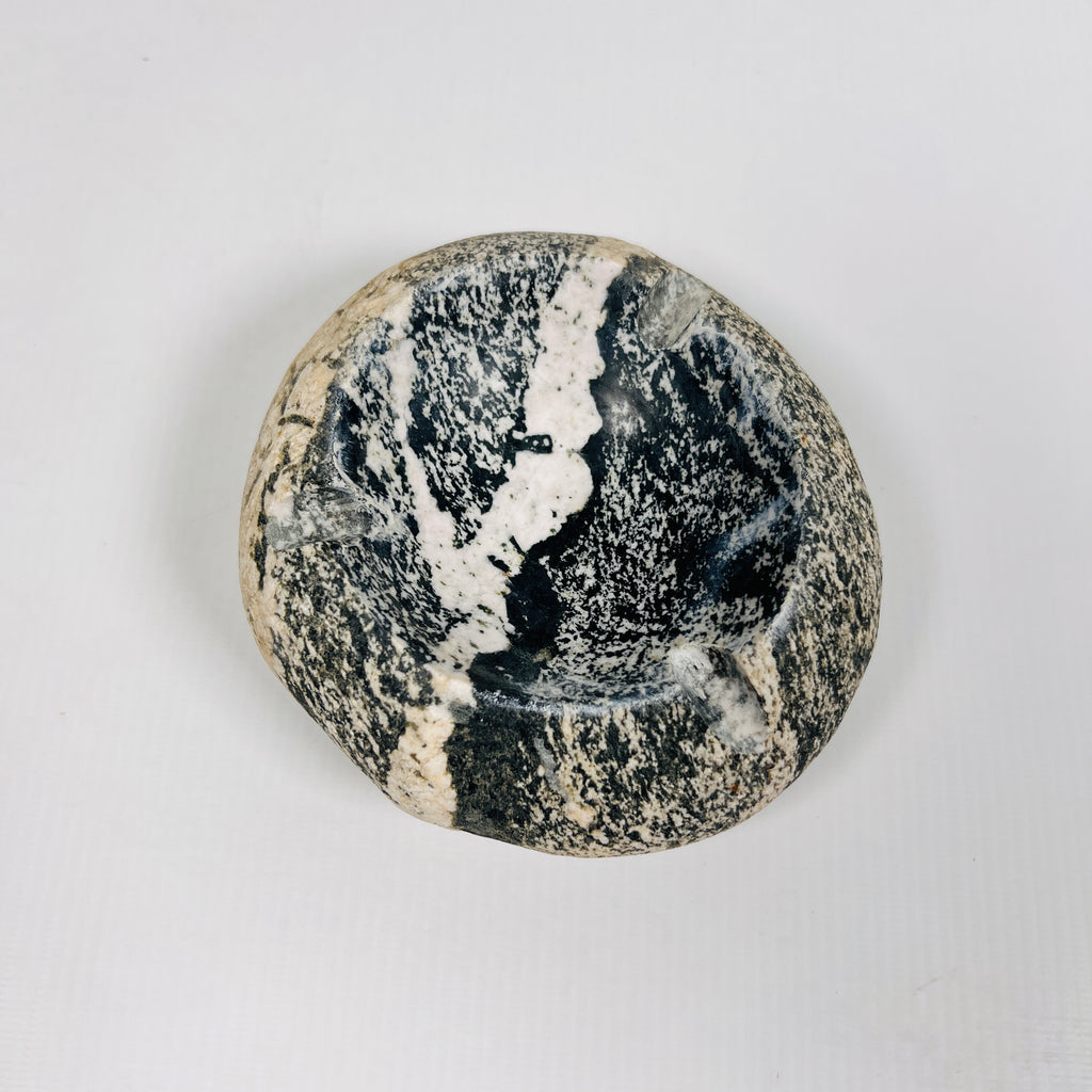 River Stone White Stroke Ash Tray