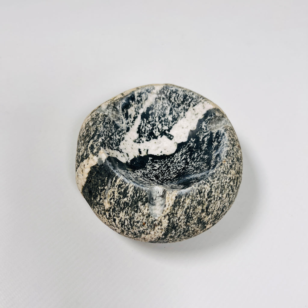 River Stone White Stroke Ash Tray