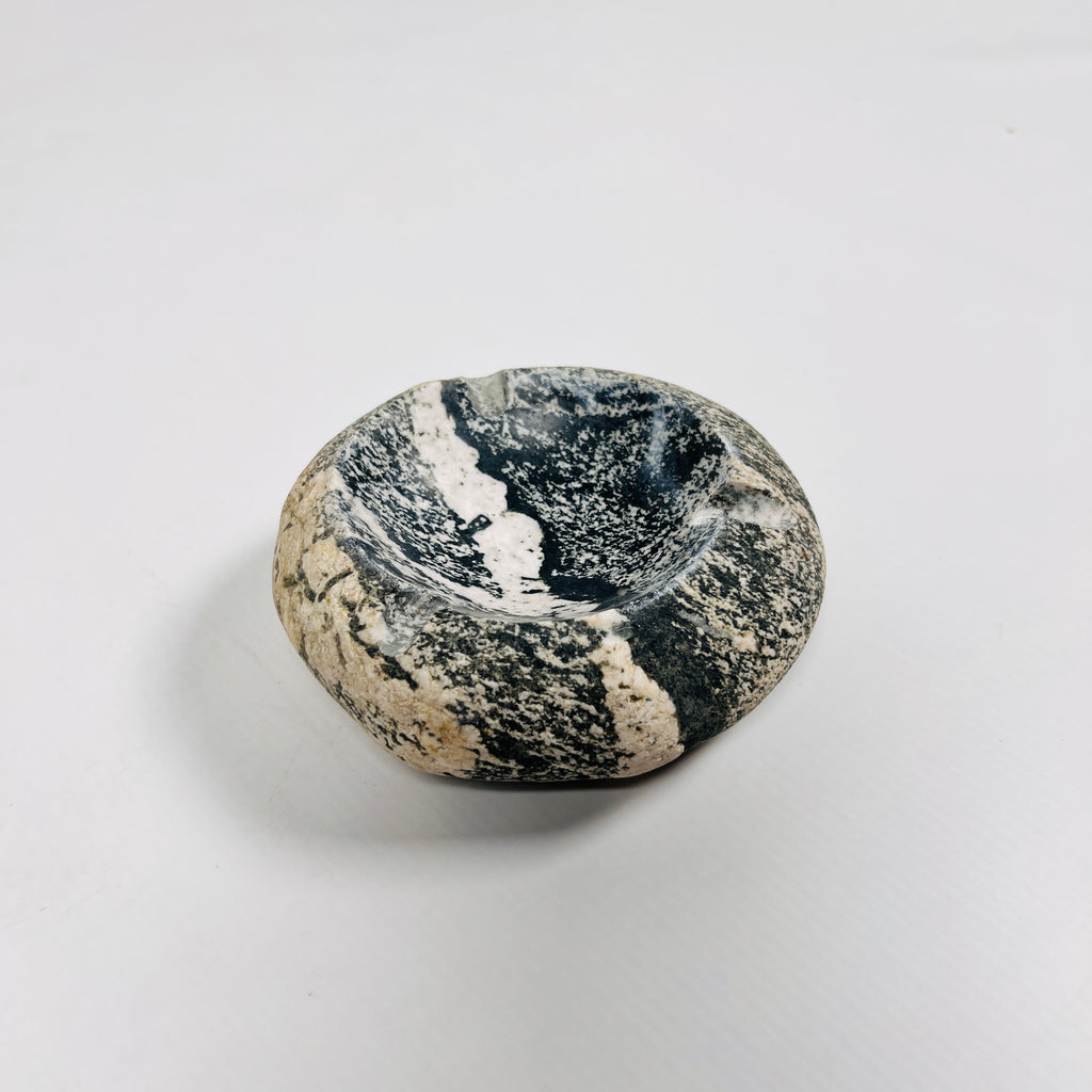 River Stone White Stroke Ash Tray