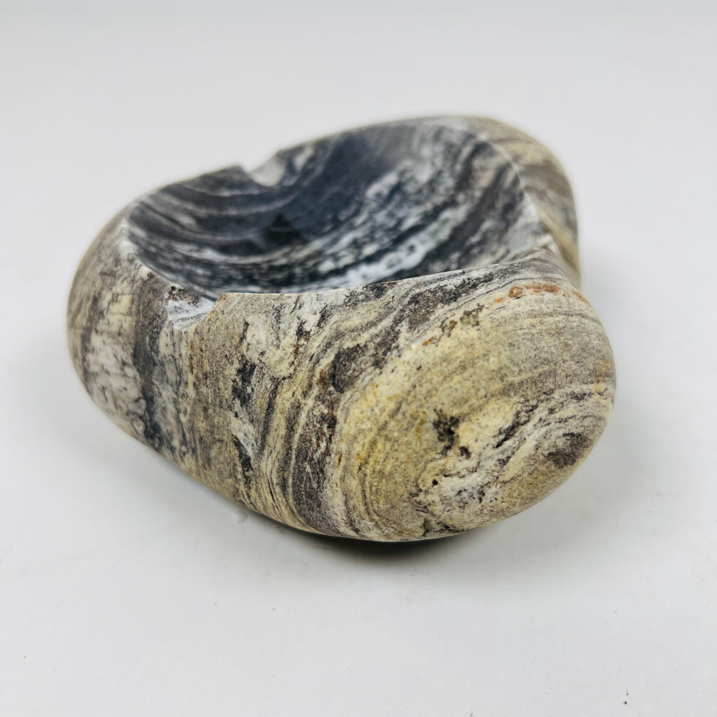 River Stone Triangular White Lined Ash Tray