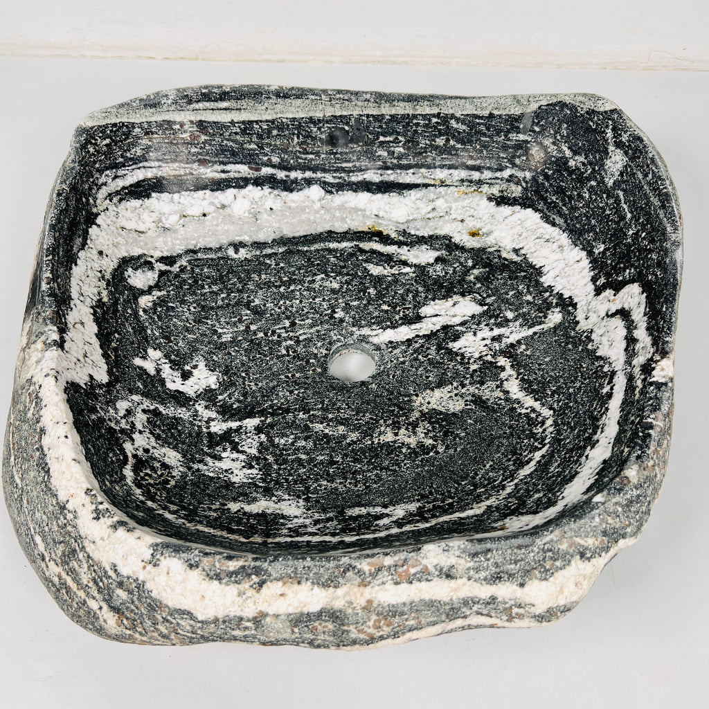 Circular Stride River Stone Sink