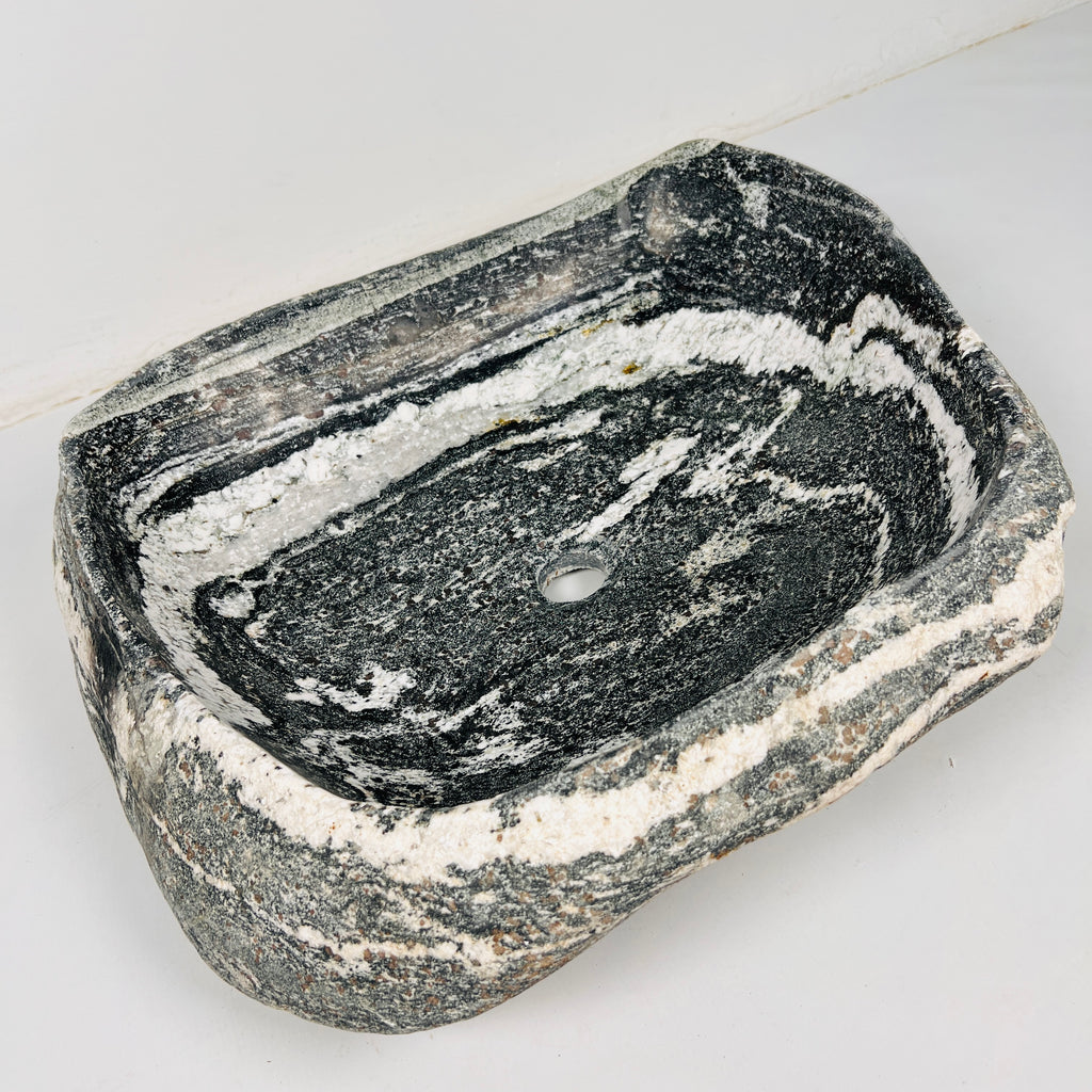 Circular Stride River Stone Sink