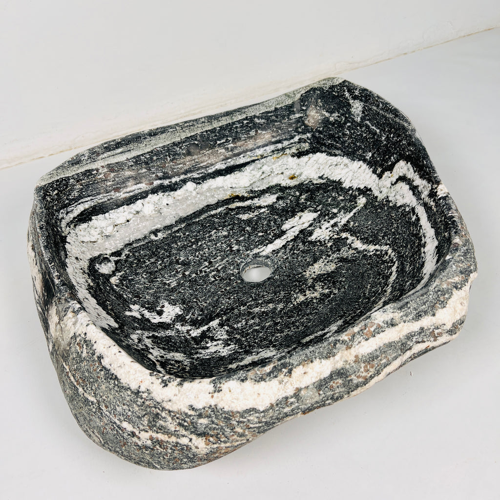 Circular Stride River Stone Sink