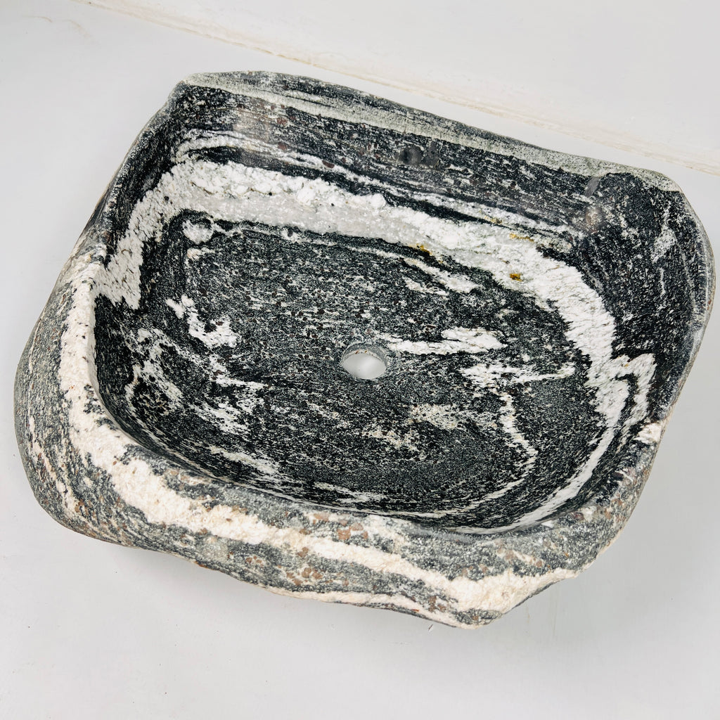 Circular Stride River Stone Sink