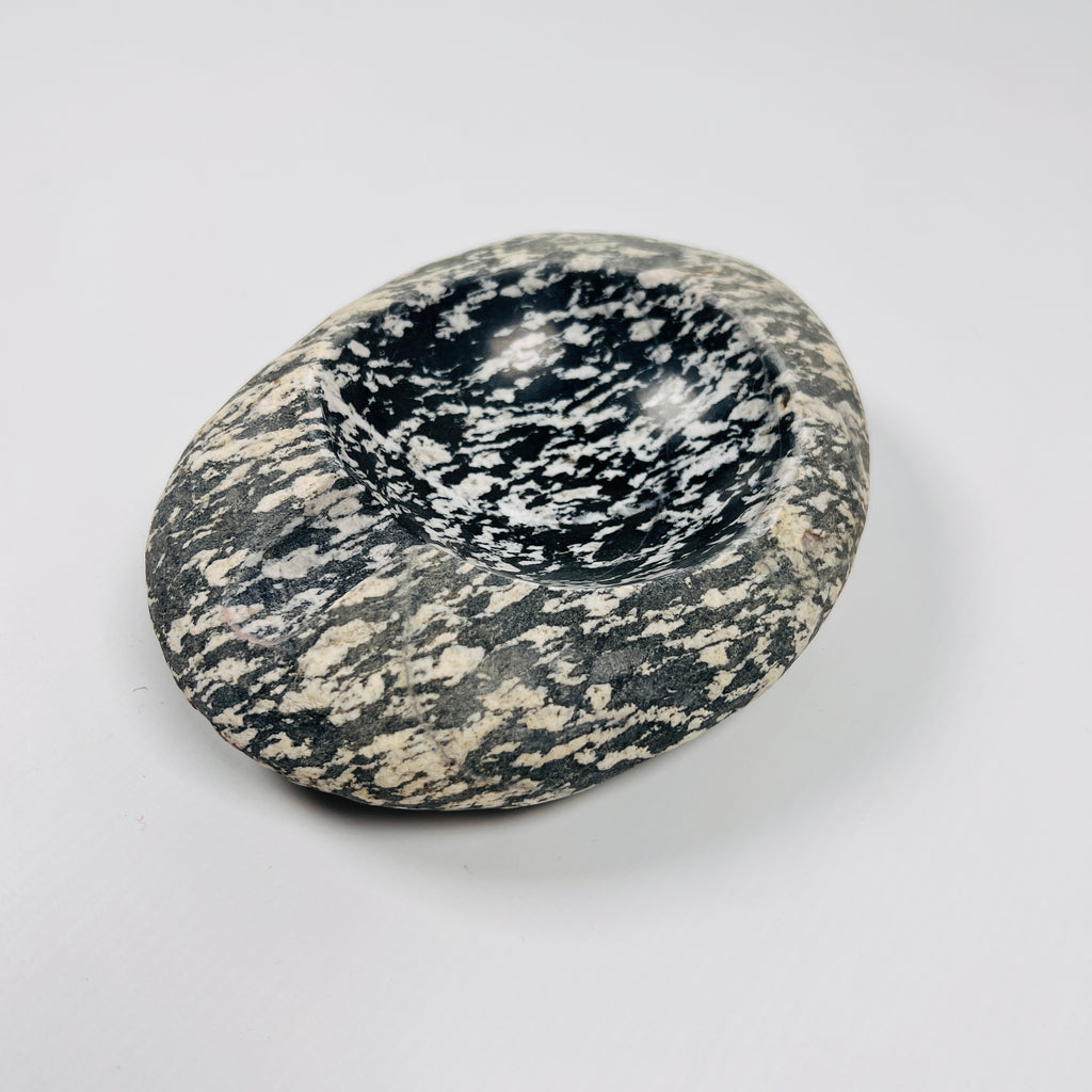 River Stone Black And White Speckled Ash Tray