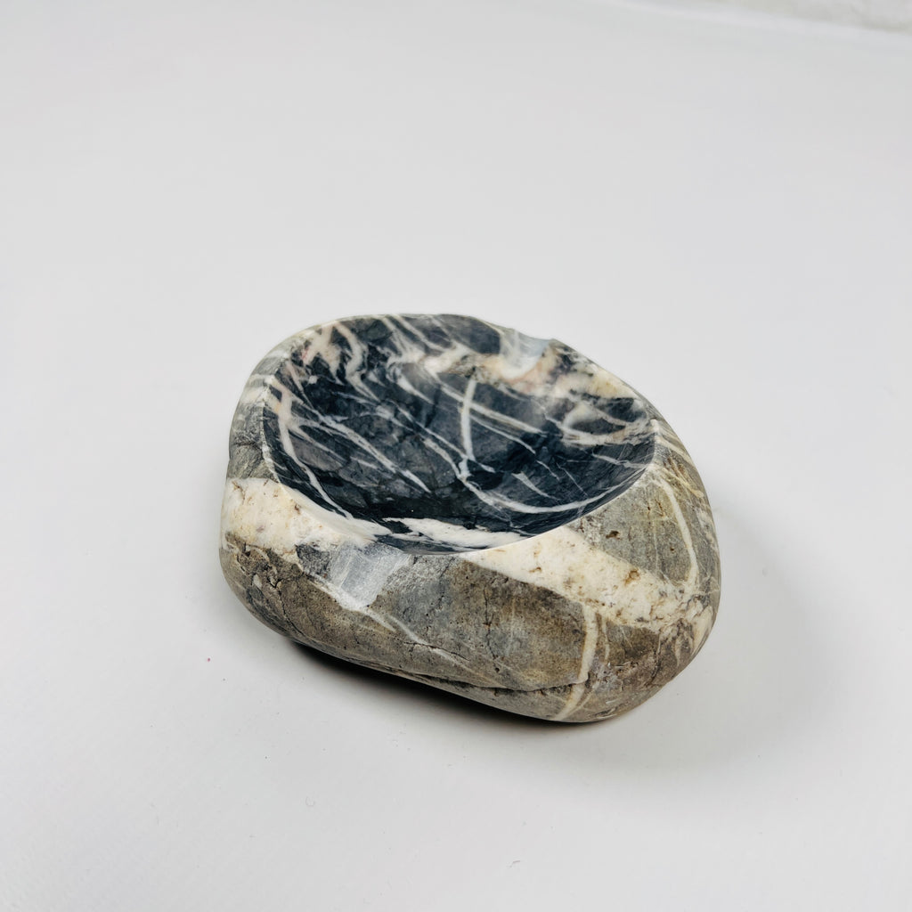 River Stone White Webbed Ash Tray