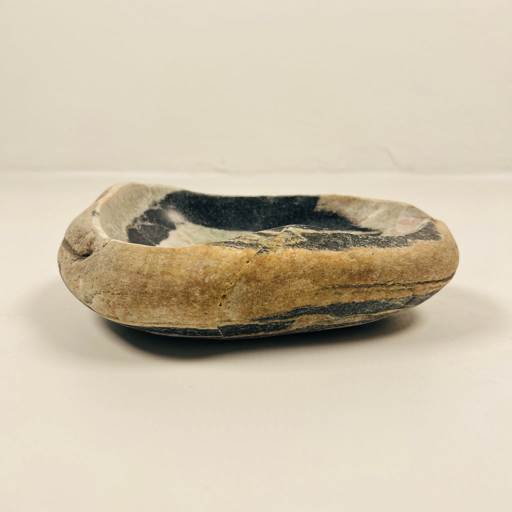 River Stone Black Ripple Ash Tray