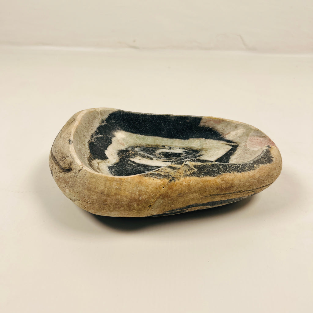 River Stone Black Ripple Ash Tray