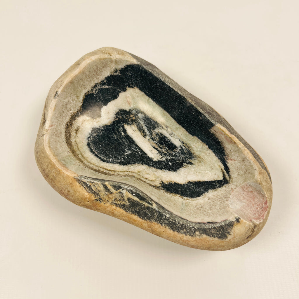 River Stone Black Ripple Ash Tray