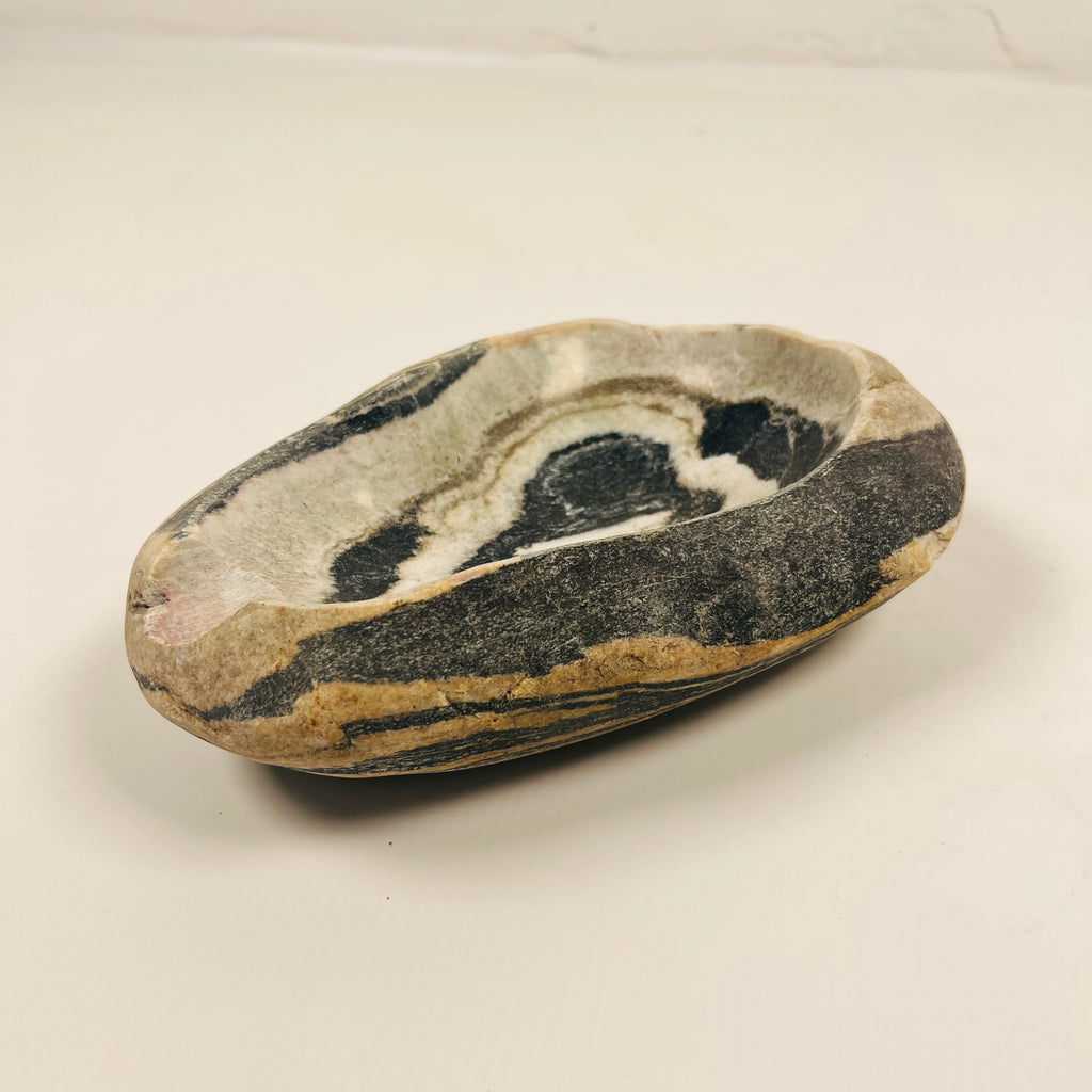 River Stone Black Ripple Ash Tray