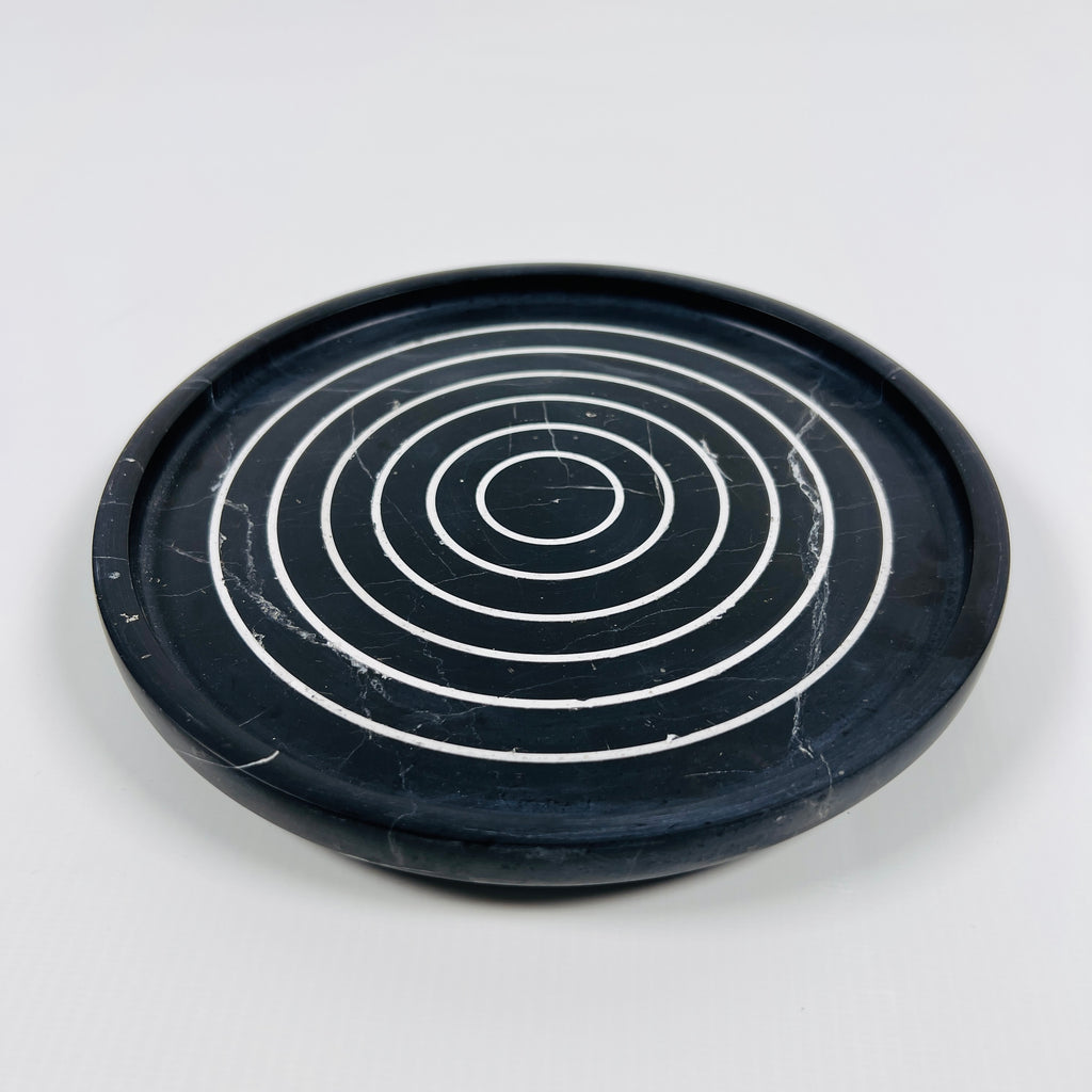 Black With White Concentric Circles Marble Plate