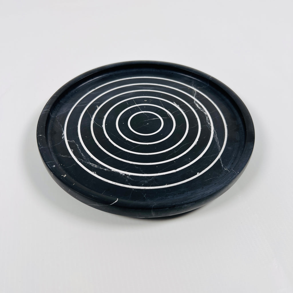 Black With White Concentric Circles Marble Plate