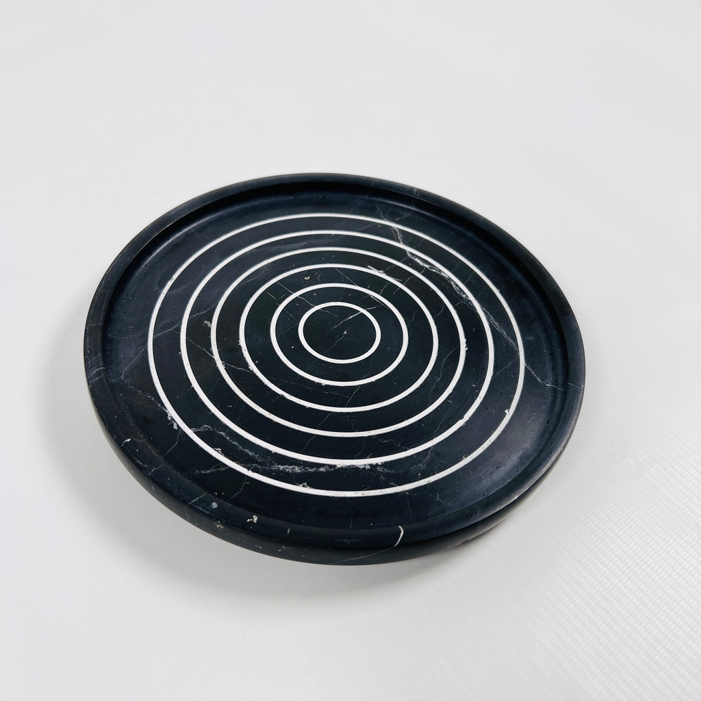 Black With White Concentric Circles Marble Plate