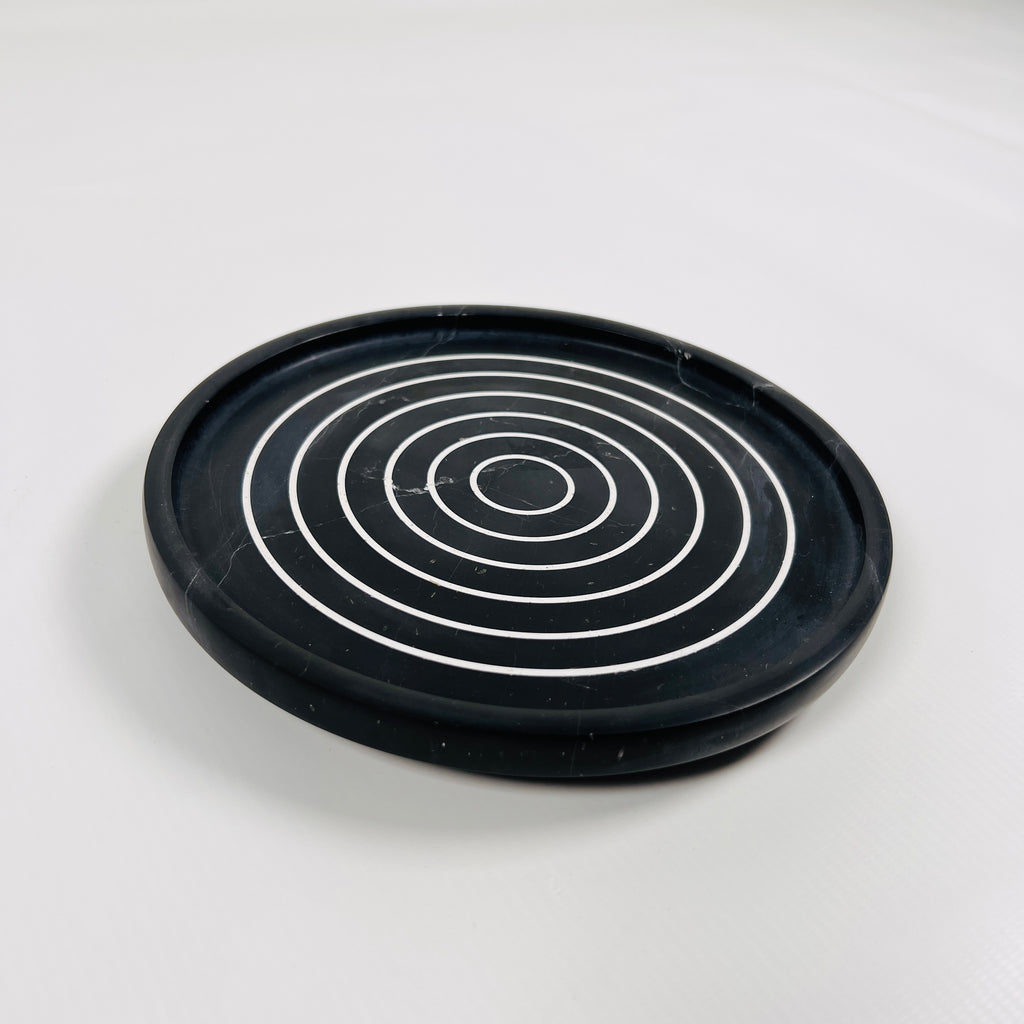 Black With White Concentric Circles Marble Plate