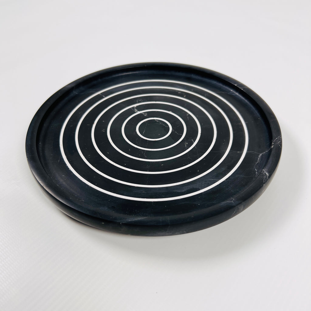 Black With White Concentric Circles Marble Plate