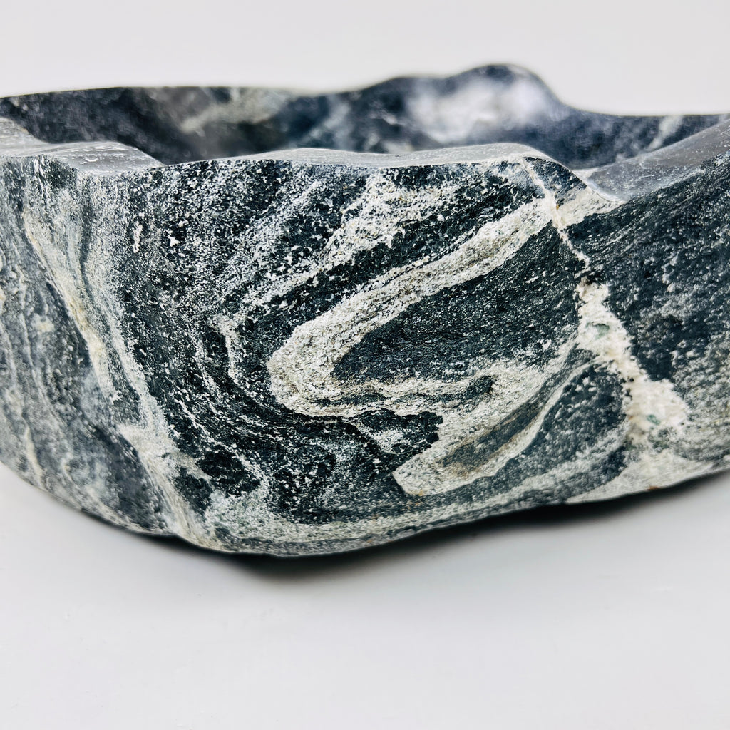 White Lined Black Spotted River Stone Sink