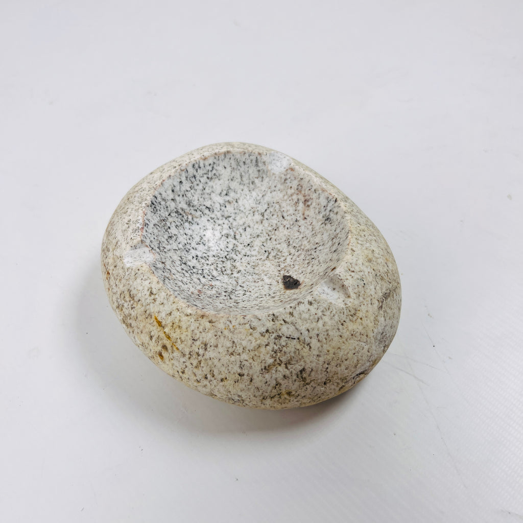 River Stone Spotted Eggshell Ash Tray