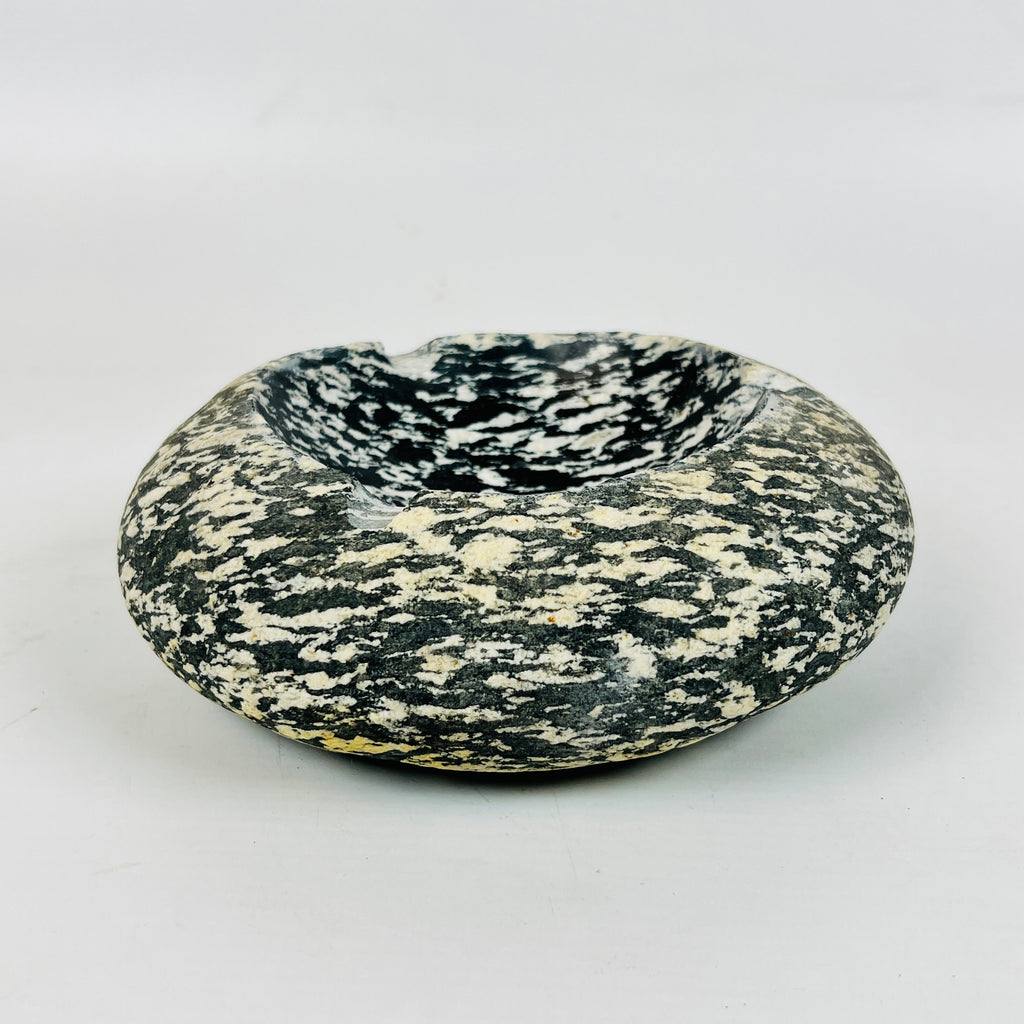 River Stone Black And White Grained Ash Tray