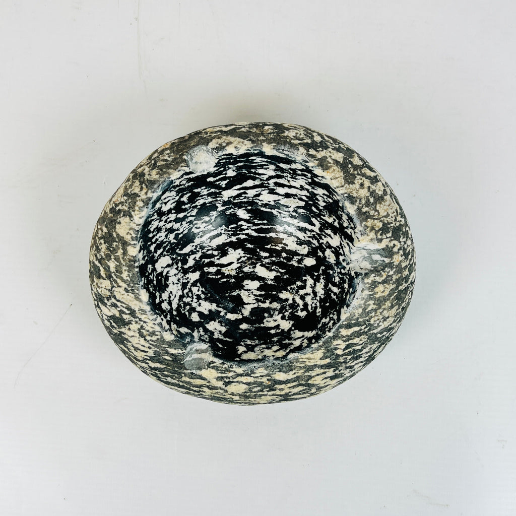 River Stone Black And White Grained Ash Tray