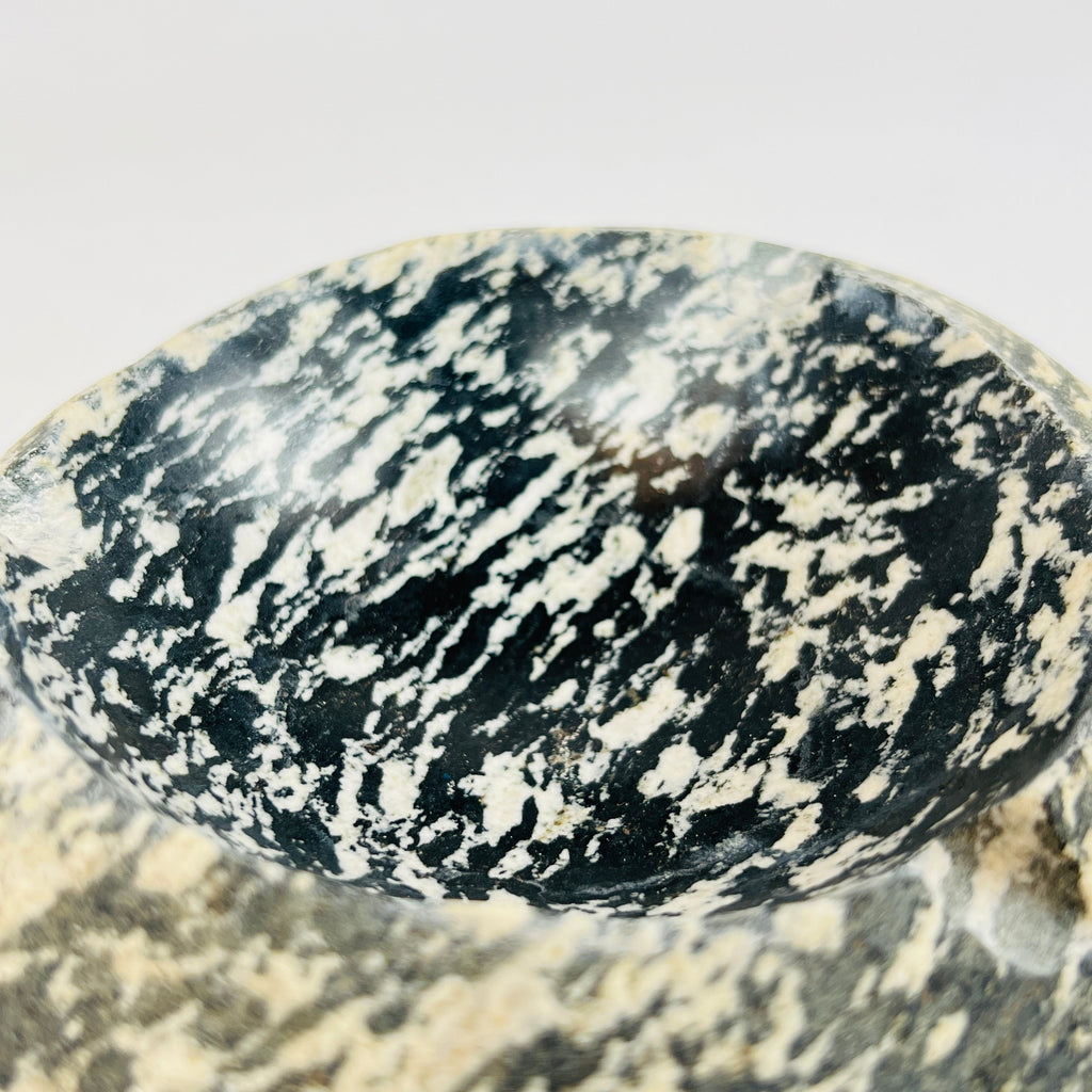 River Stone Black And White Grained Ash Tray