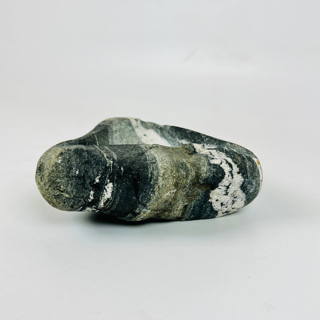 River Stone White Lined Triangular Spotted Ash Tray