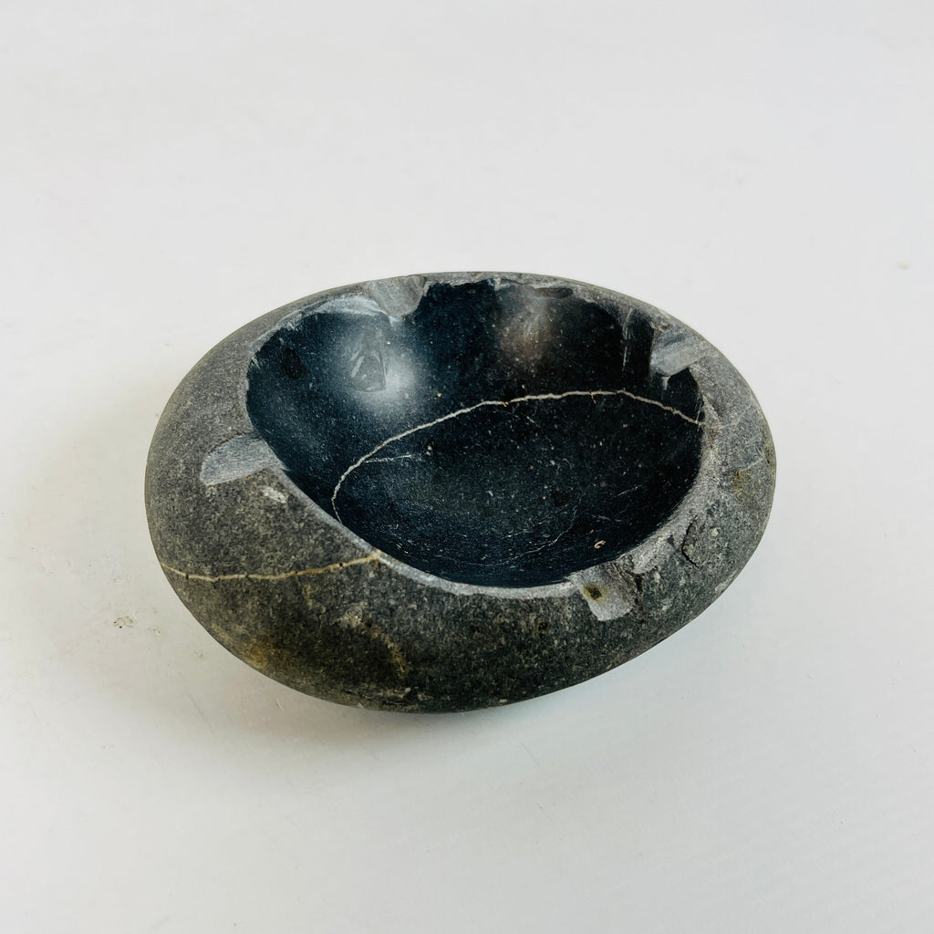 River Stone White Circular Lined Ash Tray