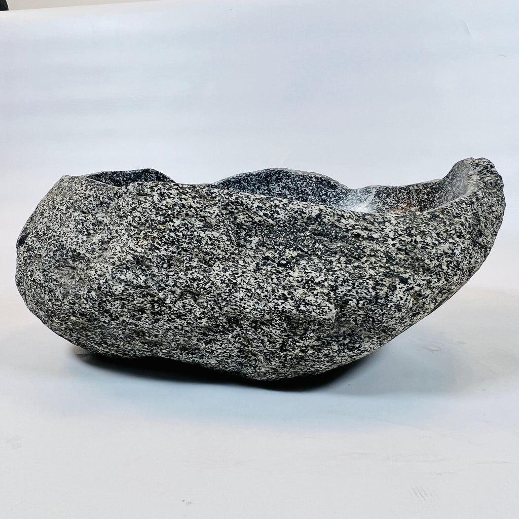 Salt And Pepper Lined River Stone Sink