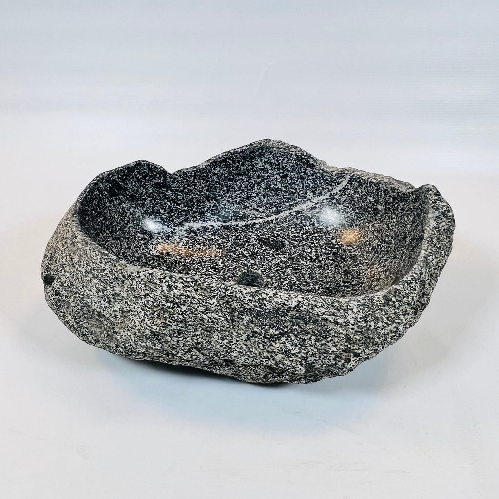 Salt And Pepper Lined River Stone Sink