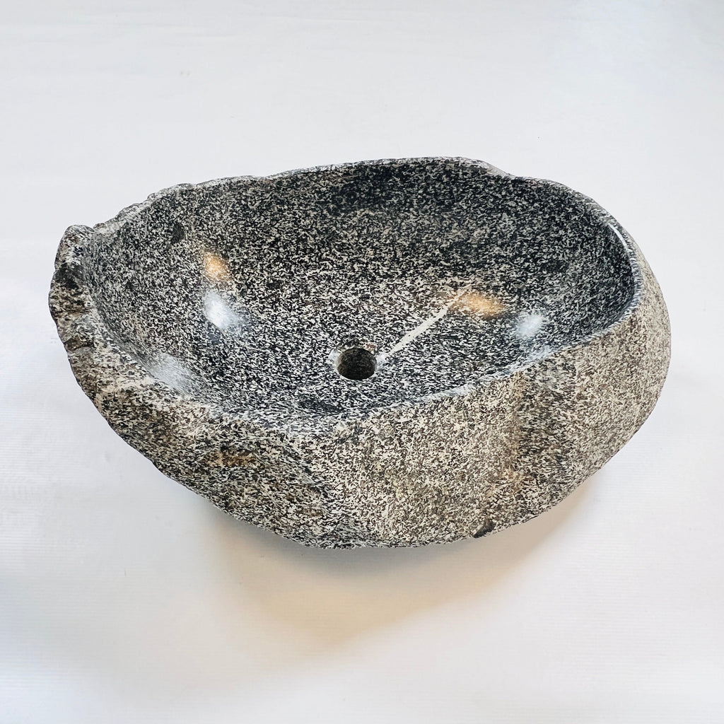 Salt And Pepper Lined River Stone Sink