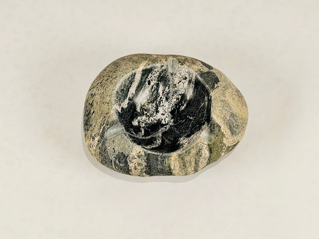 River Stone Black And White Streaks Ash Tray